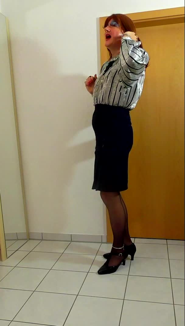 Beatrice posing secretary plugged and suck