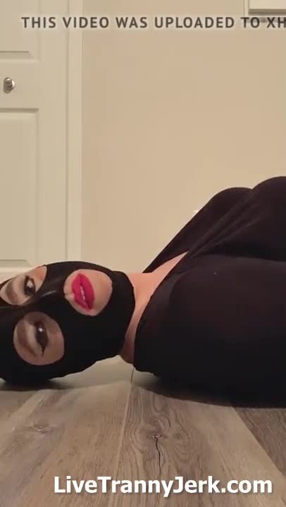 Sissy whore cums on her facep