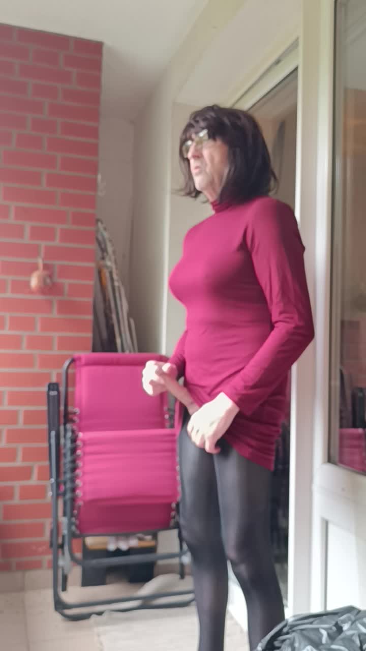 German crossdresser cums